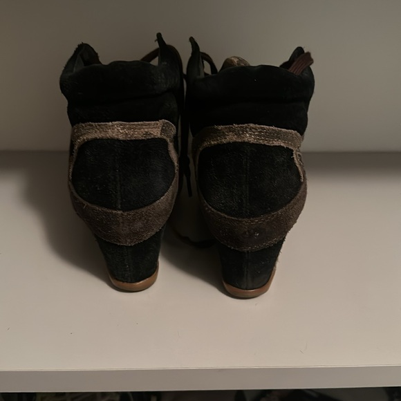 ASH - Picture 3 of 4